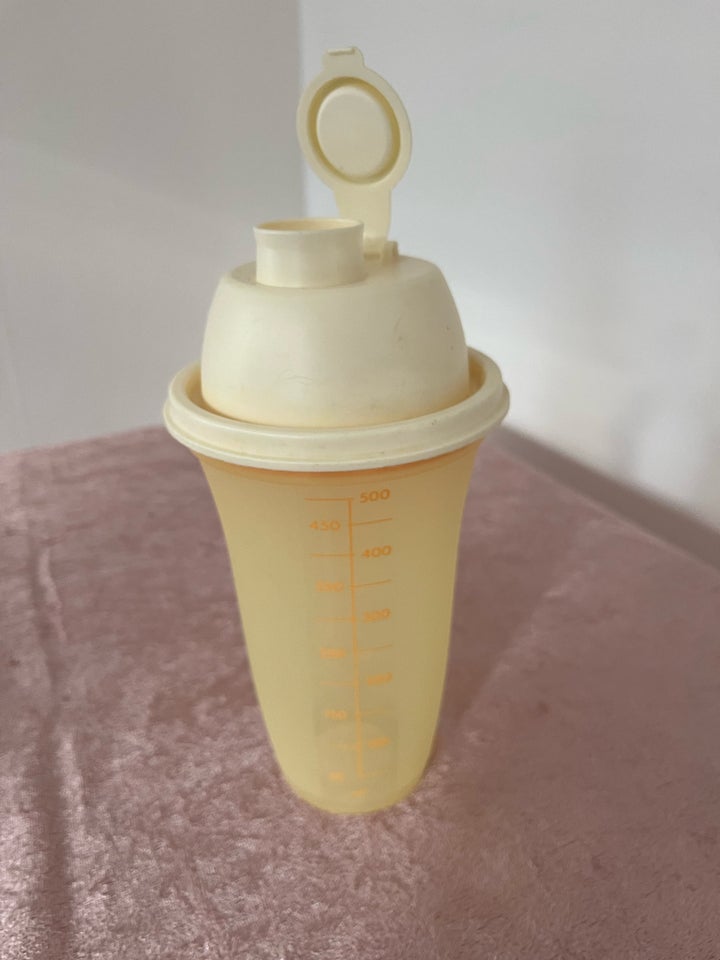 Tupperware Quick Shaker,