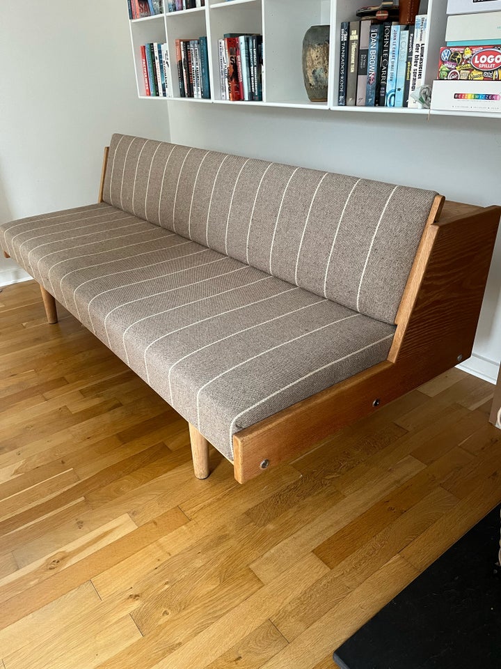 Hans J Wegner GE258 Daybed