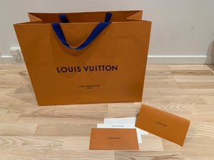 Louis Vuitton pose kort og