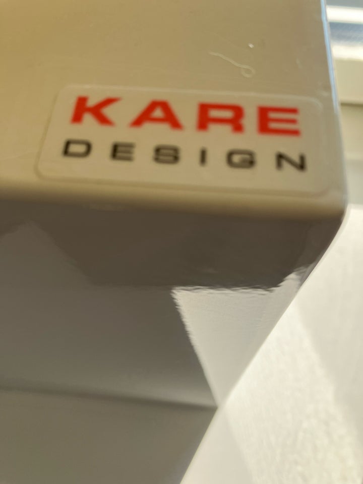 Anden bordlampe, Kara design