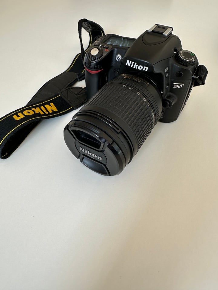 Nikon D80, 10,2 megapixels, 18 - 135