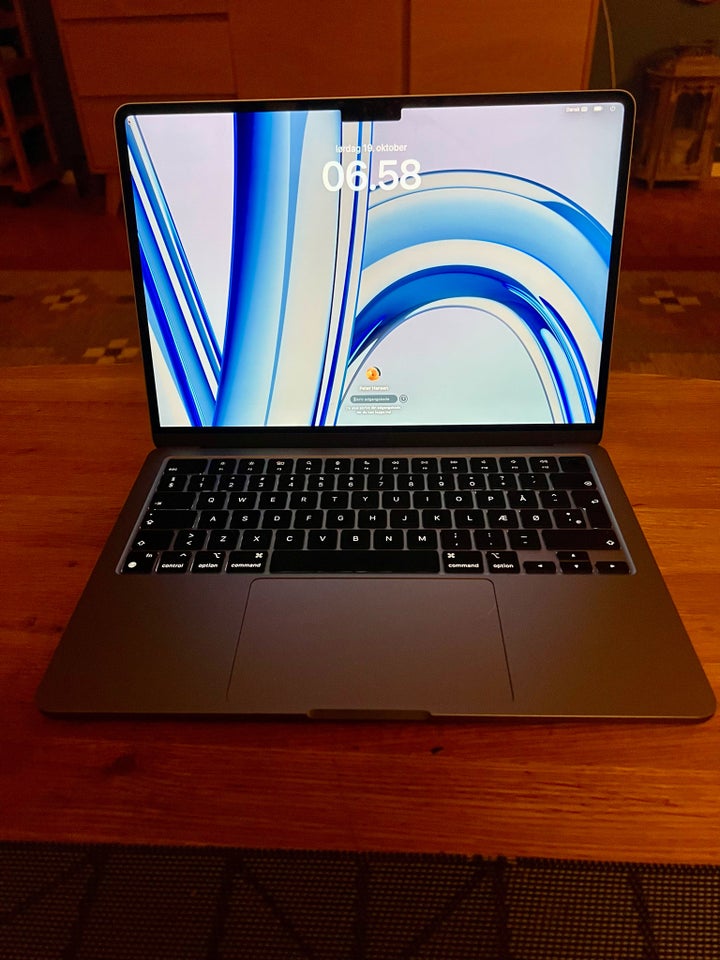 MacBook Air, M2 , 8 GB ram