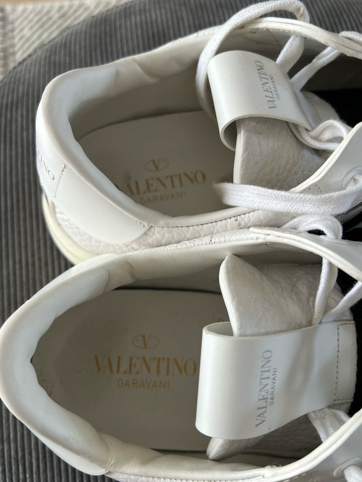 Sneakers Valentino str 43