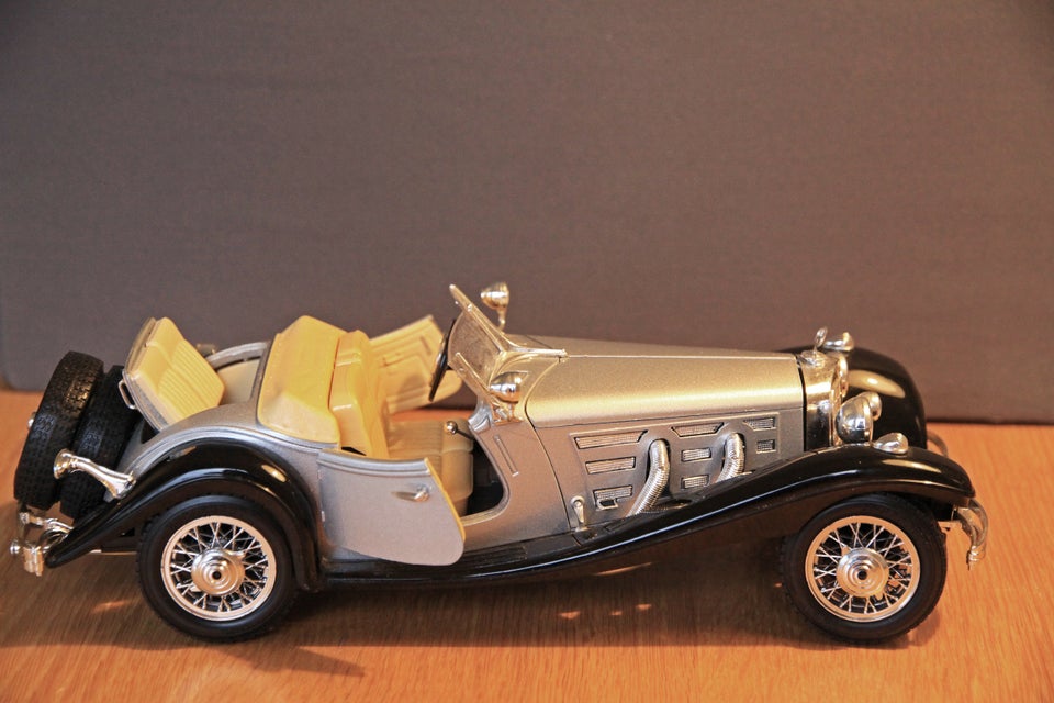 Modelbil, BURAGO 1:18 MERCEDES