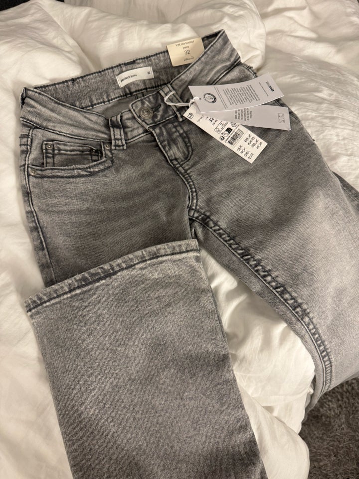 Jeans, Gina tricot, str. 32