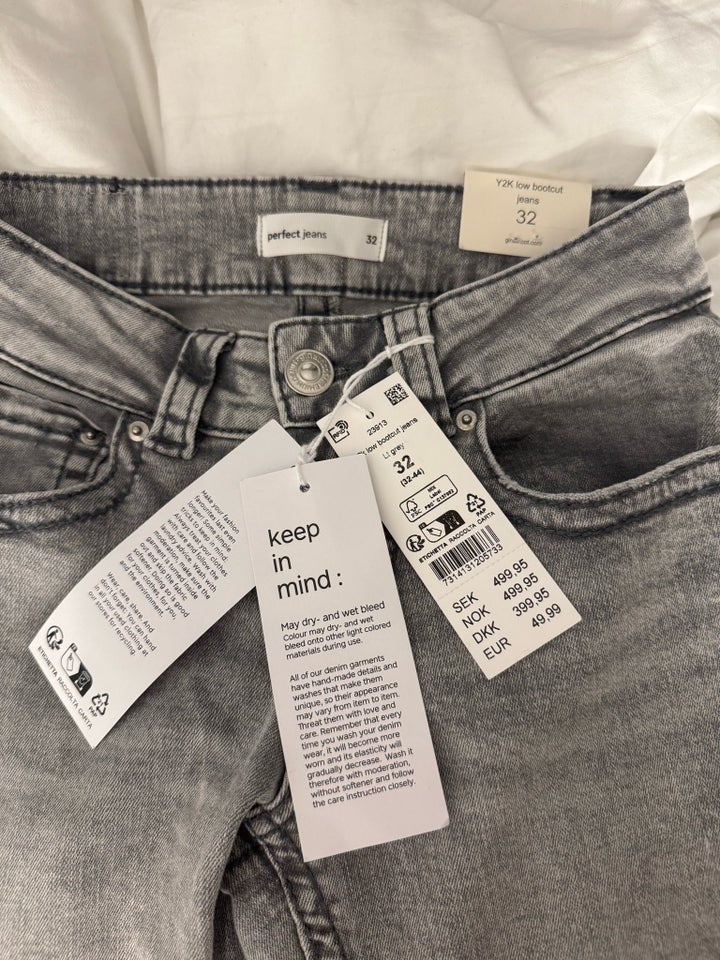 Jeans, Gina tricot, str. 32