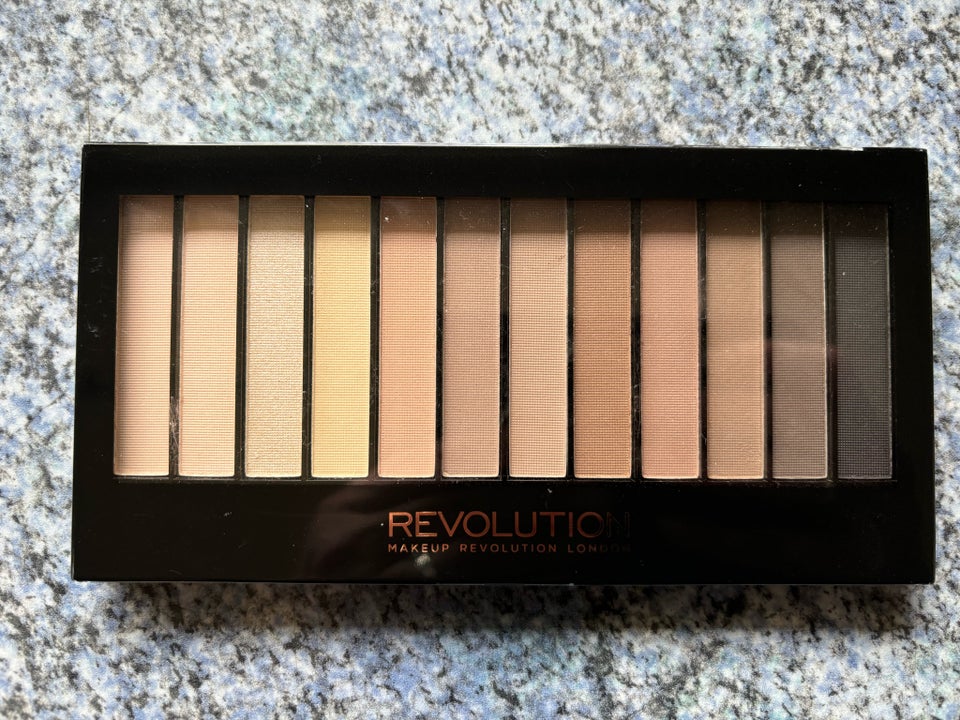 Makeup Eye shadow Revolution