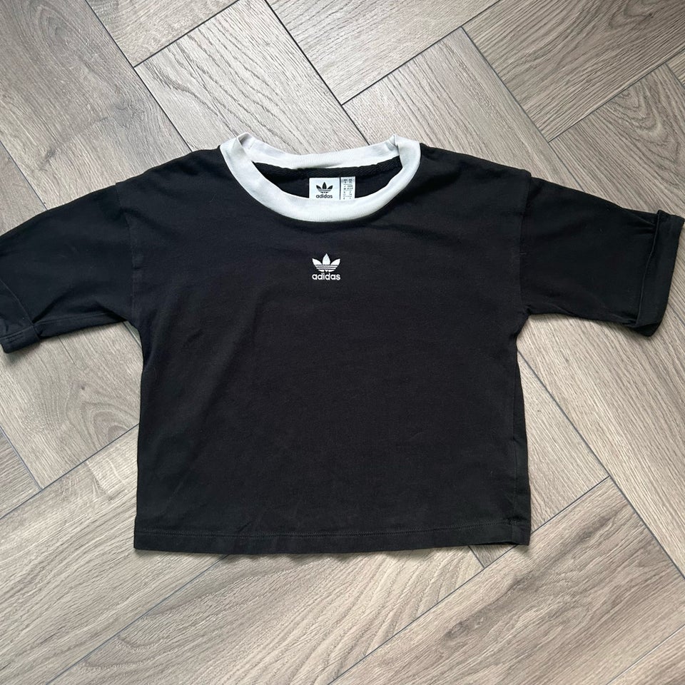 T-shirt Adidas str 32