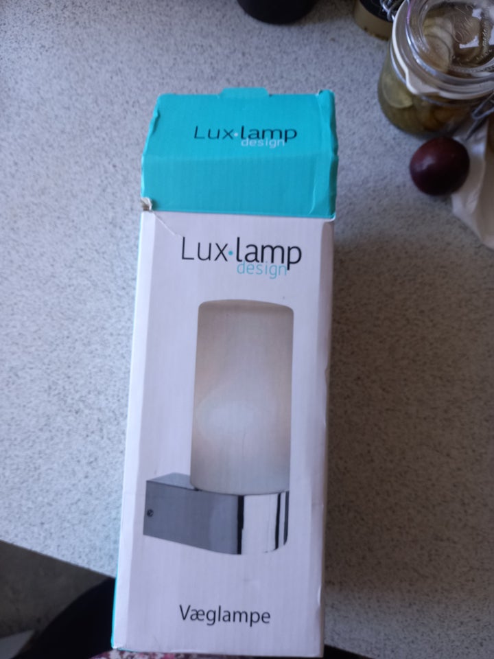 Væglampe, Lux lamp