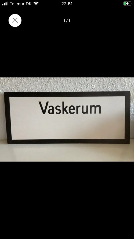 Gl skilt fra kaserne vaskerum