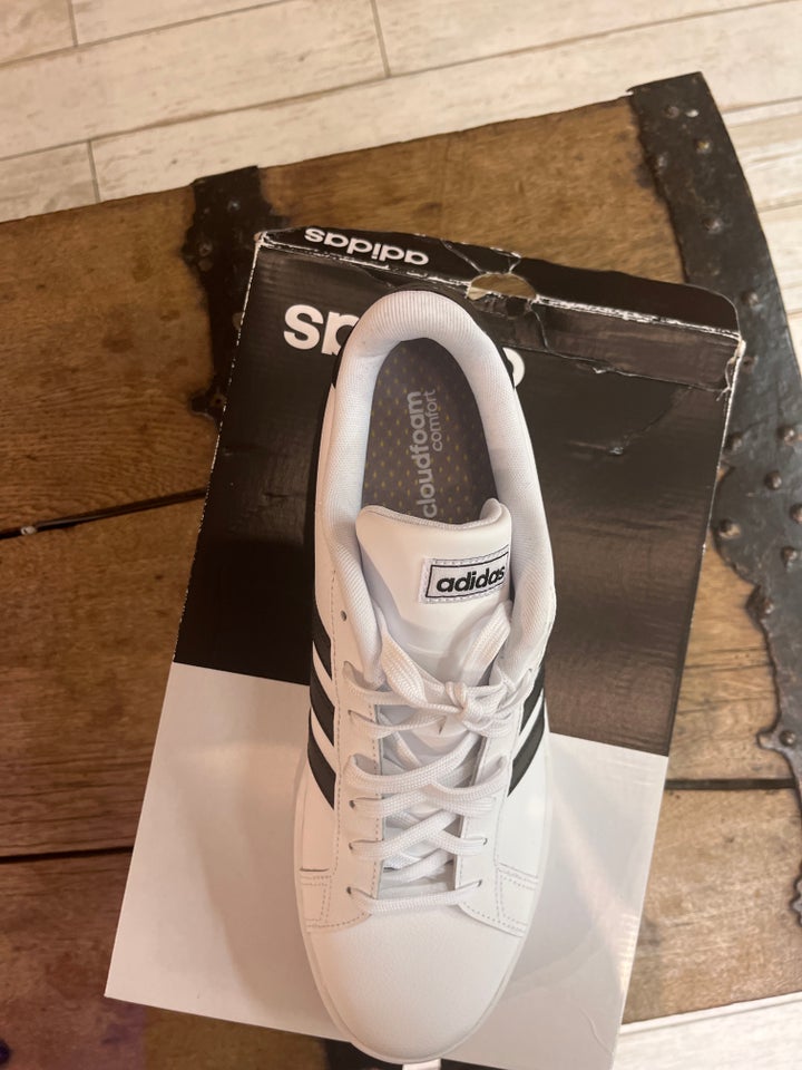 Sneakers, Adidas, str. 46