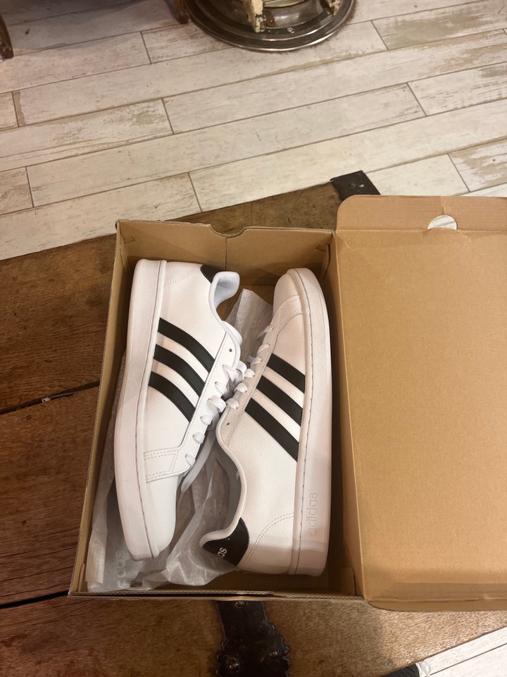 Sneakers, Adidas, str. 46