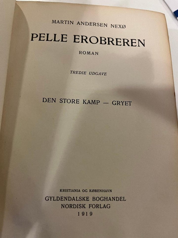 Pelle Erobreren, Barndom -