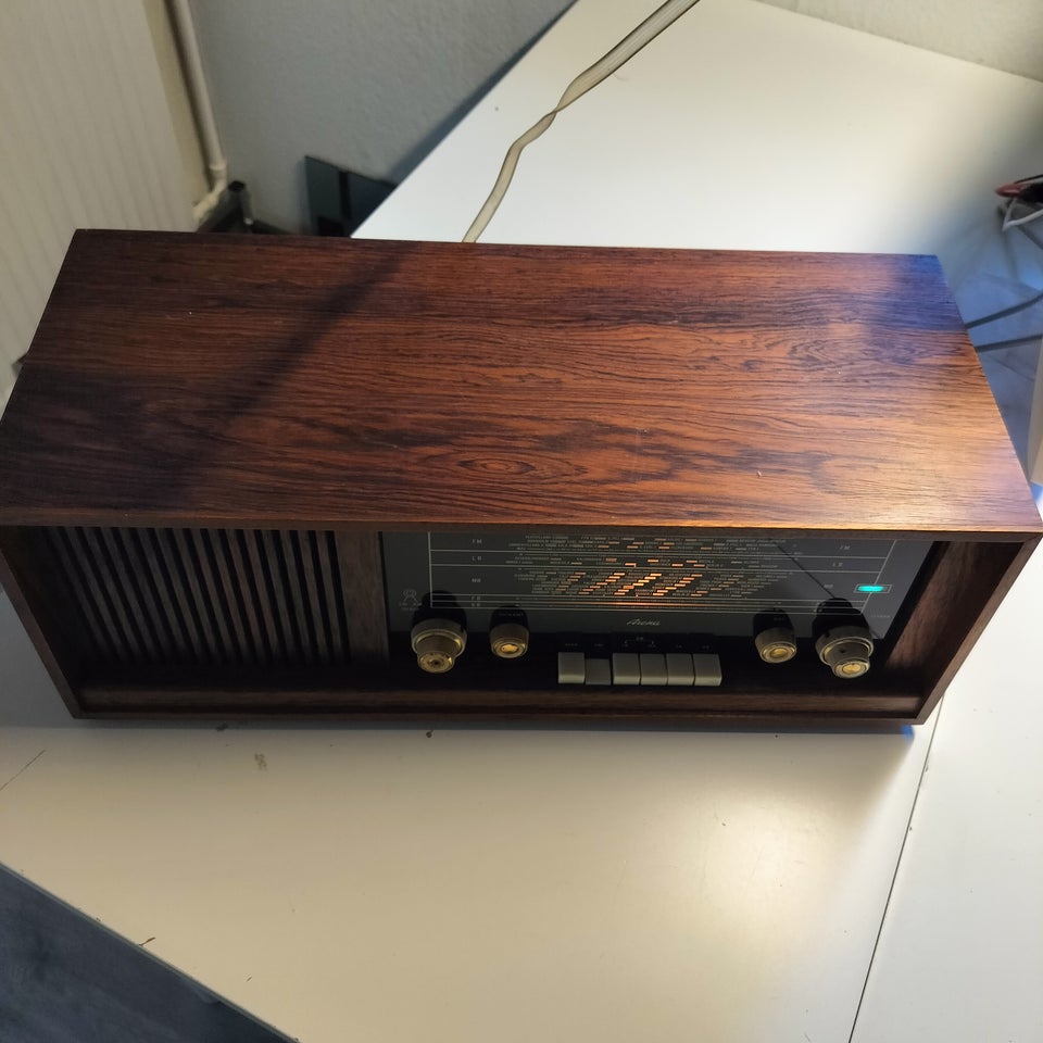 AM/FM radio