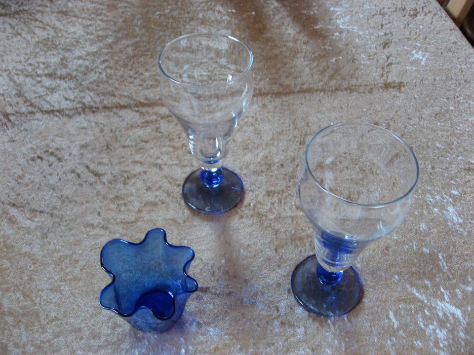 Glas Glas med blå fod + Lille vase