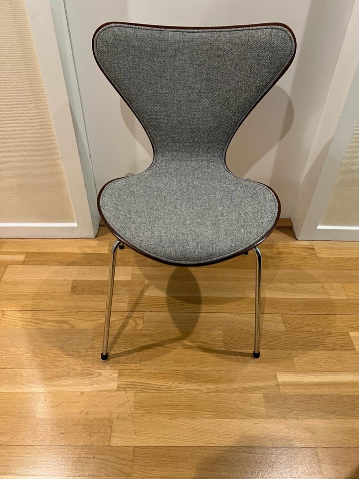 Arne Jacobsen 3107 Syver stol