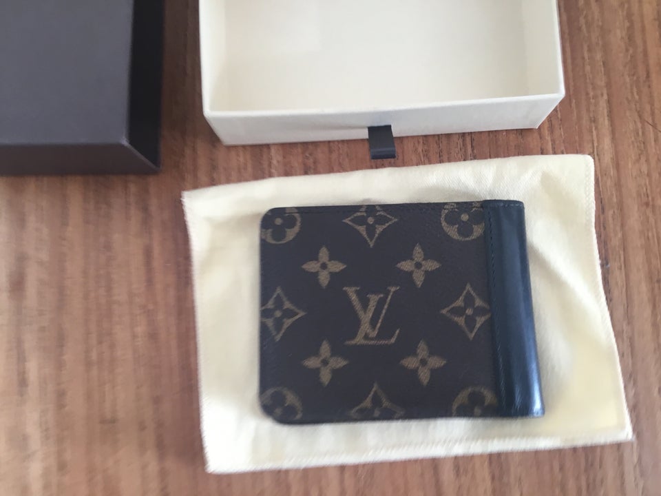 Pung, Louis Vuitton