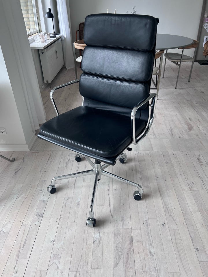 Eames Ea-215 Softpad Kontorstol