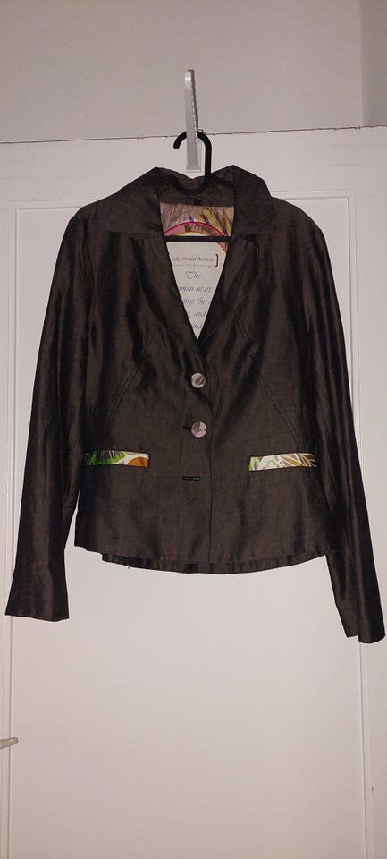 Blazer, str. 40, St. Martins