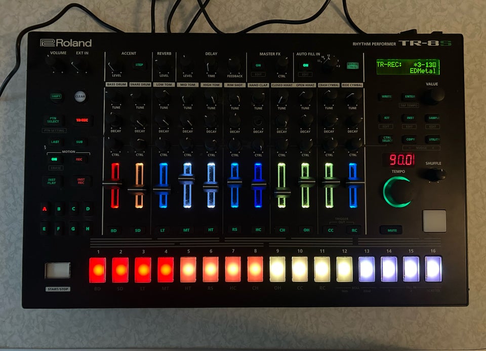 Trommemaskine, Roland TR-8S