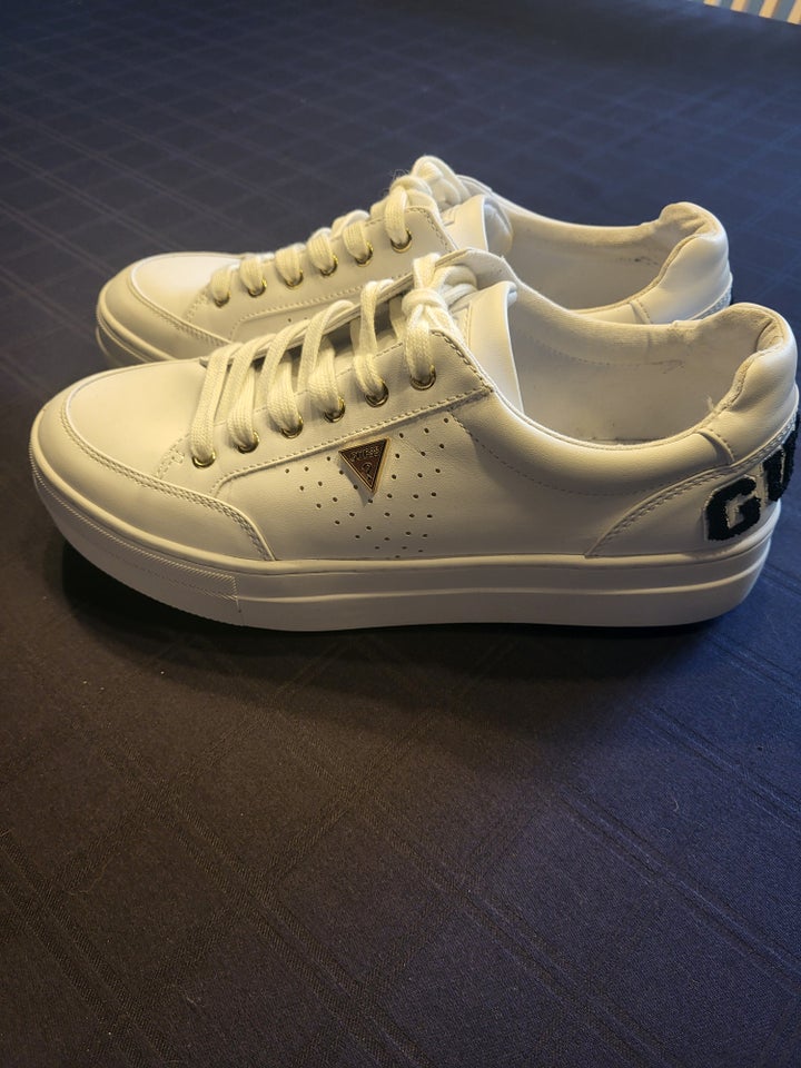 Sneakers, str. 41, Guess