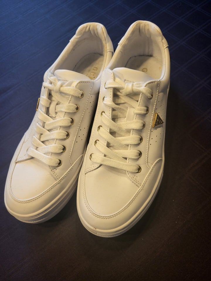 Sneakers, str. 41, Guess