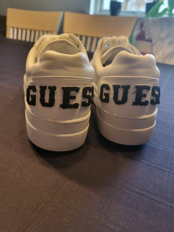 Sneakers, str. 41, Guess