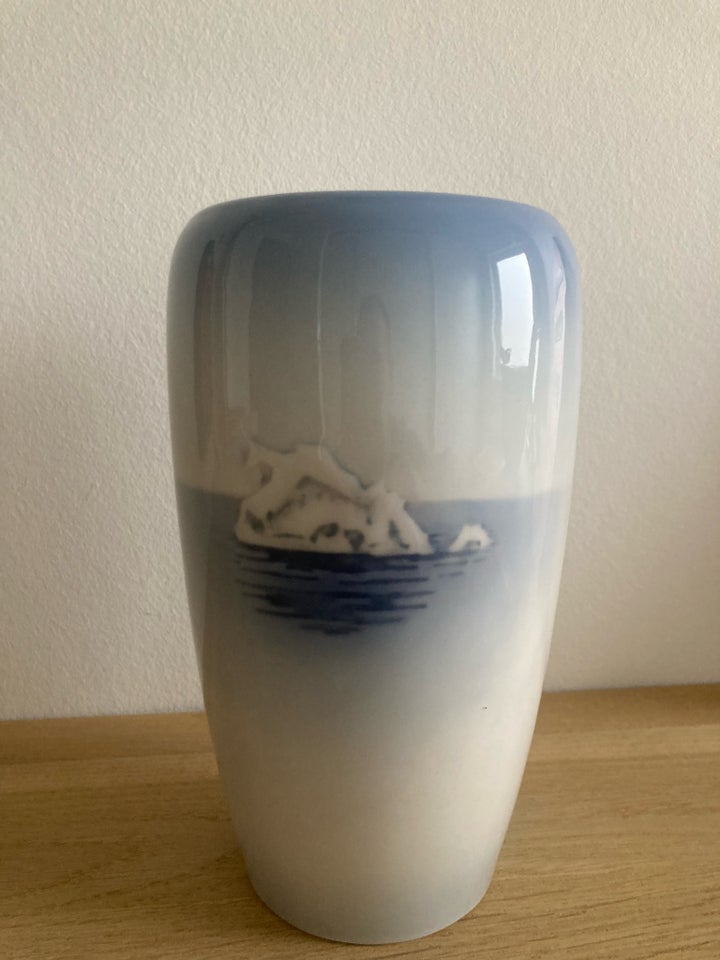 Vase nr: 4352 Royal Copenhagen