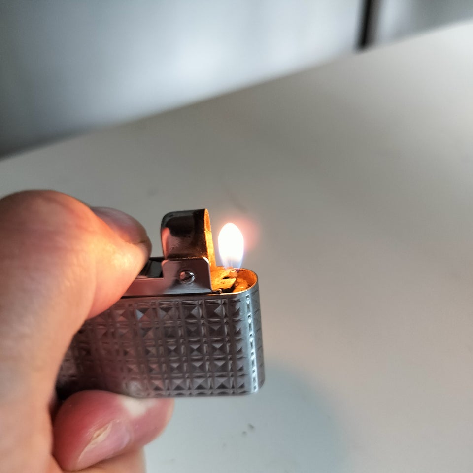 Lighter, Compound