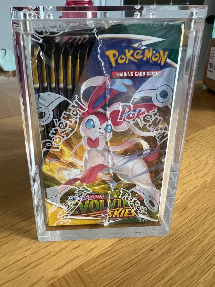 Evolving Skies Booster Box