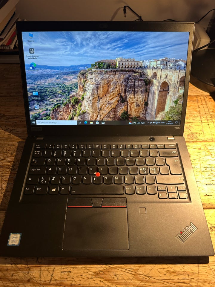 Lenovo T490S, Intel Core i7 GHz, 16