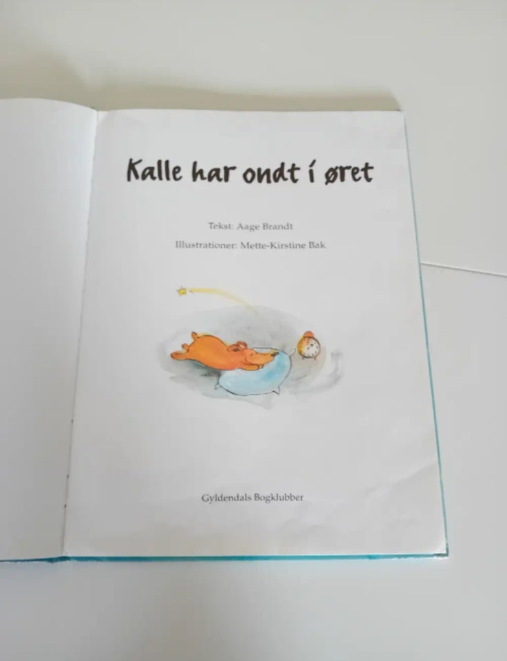 Kalle har ondt I øret, .