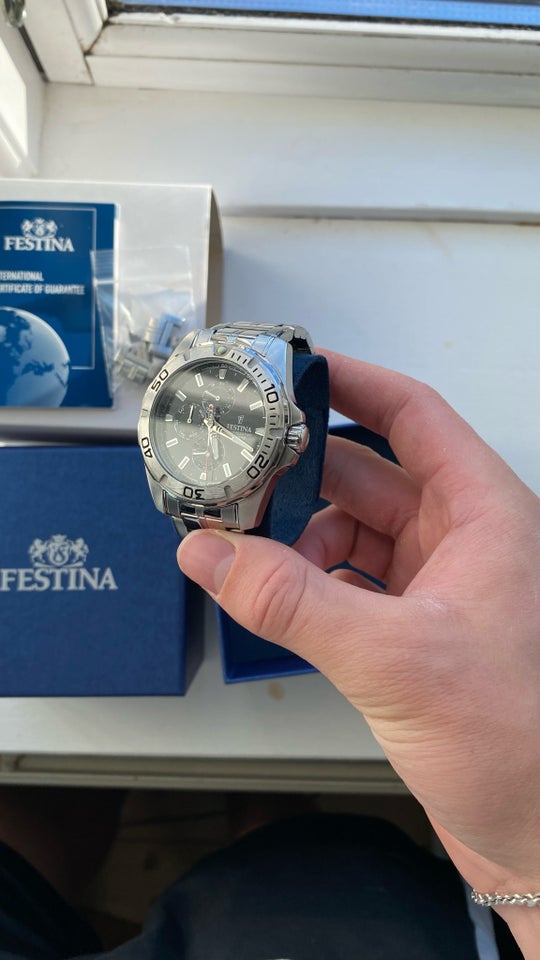 Herreur, Festina