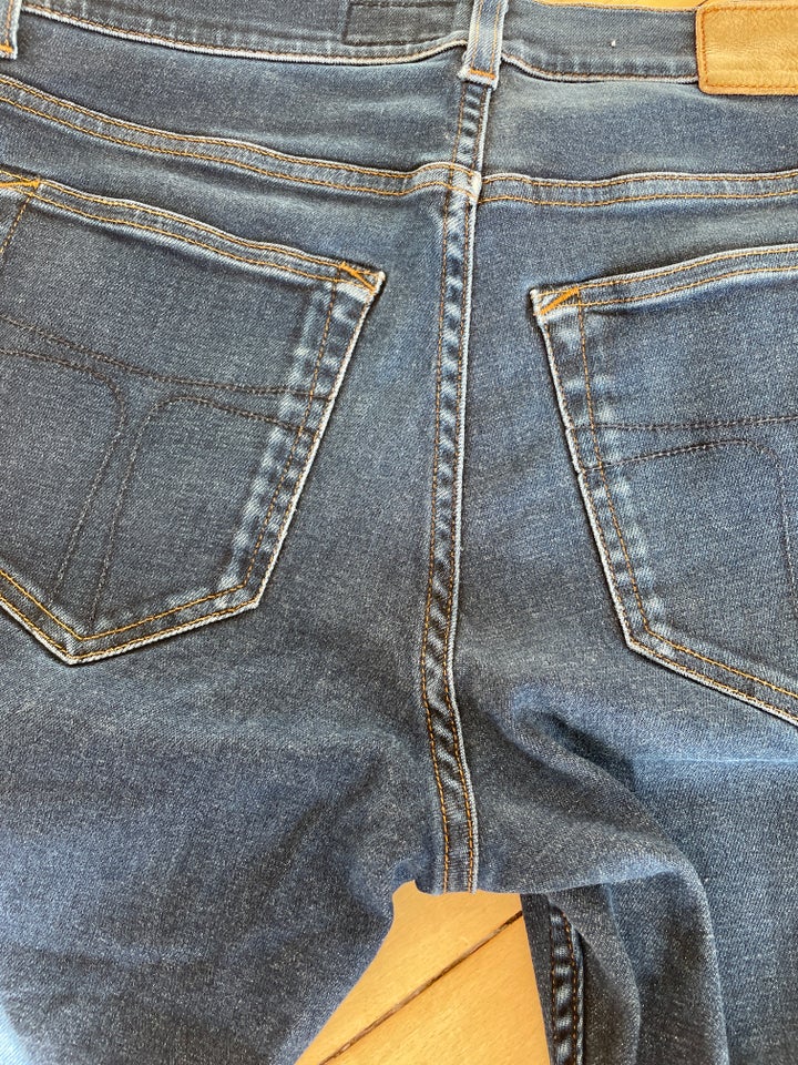 Jeans, Tiger Of Sweden , str. 32