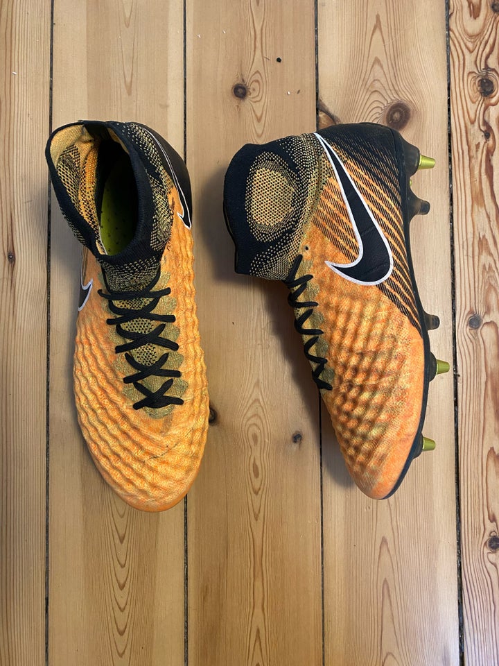 Fodboldstøvler, Nike magista obra