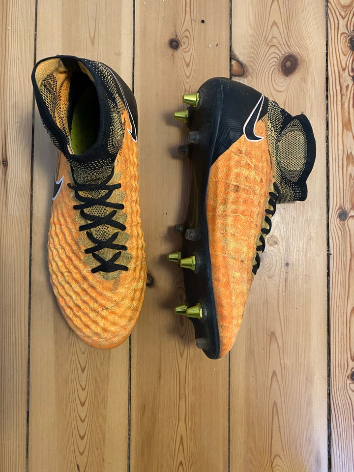 Fodboldstøvler, Nike magista obra