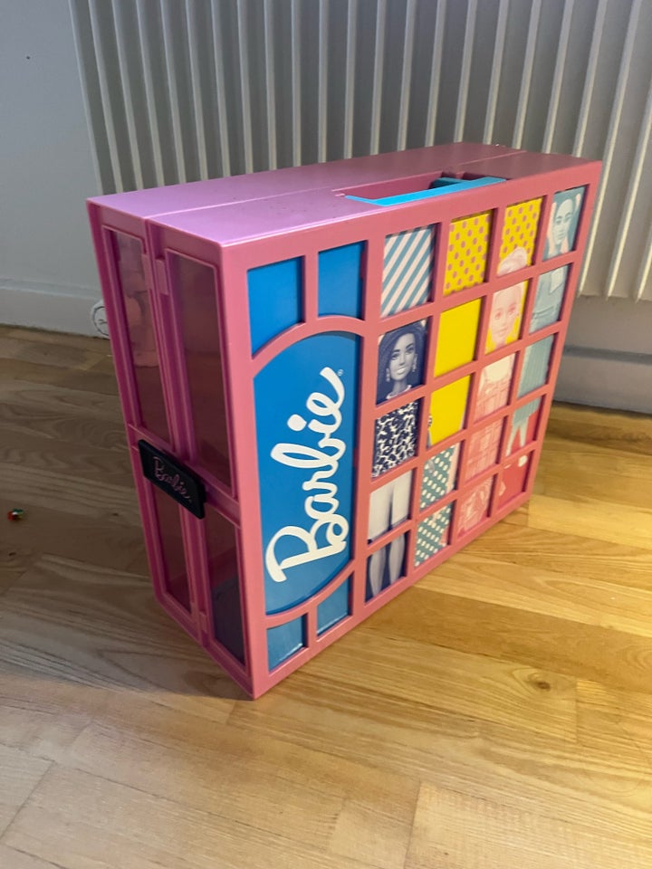 Barbie, Mobilehome, garderobe og