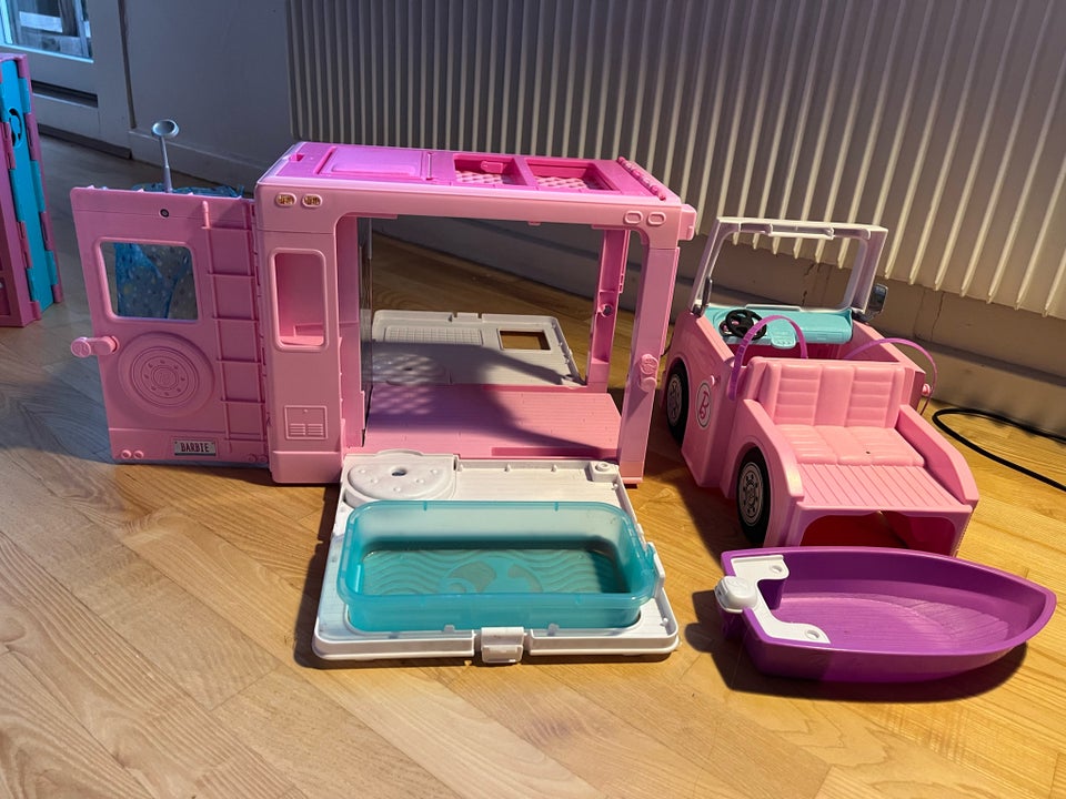 Barbie, Mobilehome, garderobe og