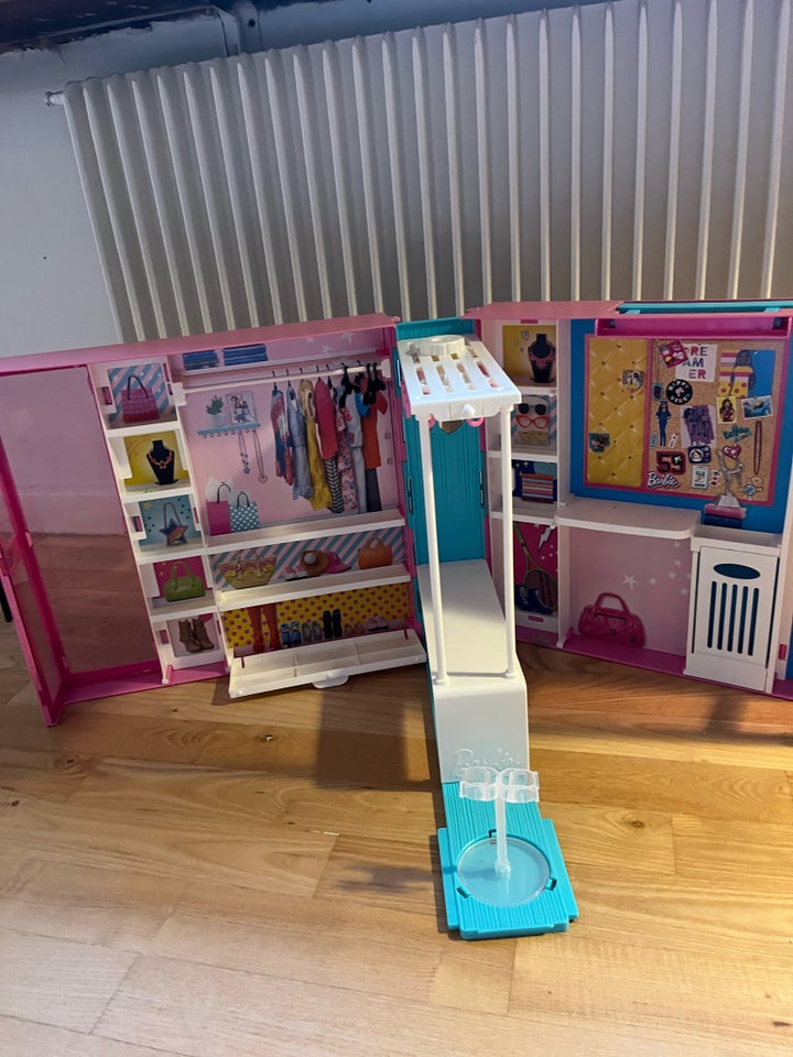 Barbie, Mobilehome, garderobe og