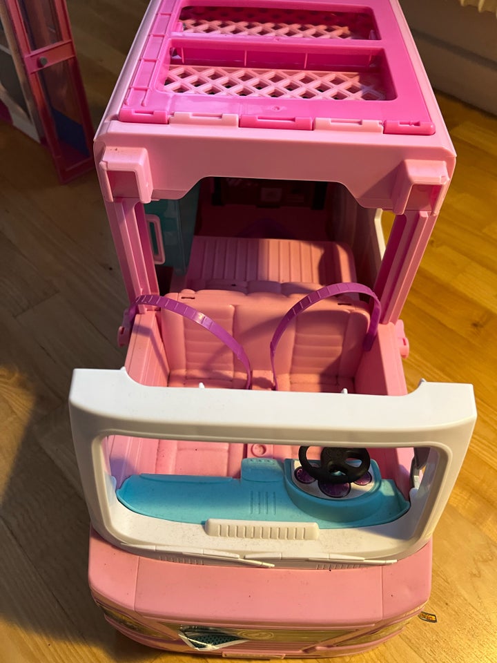 Barbie, Mobilehome, garderobe og