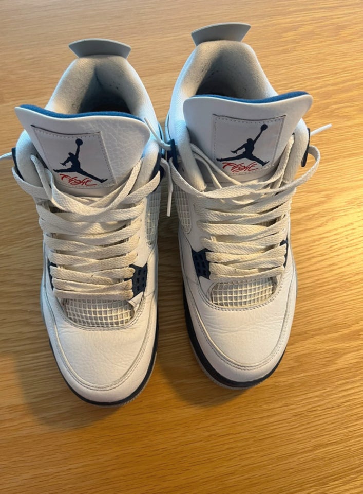 Sneakers Jordan str 44