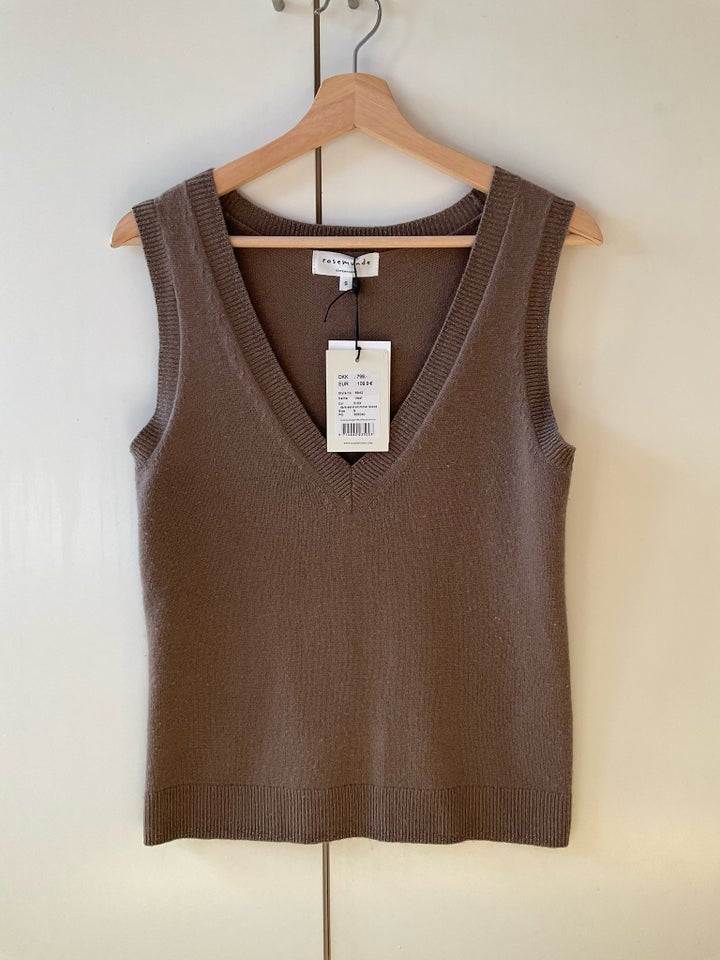 Vest, Rosemunde, str. 36