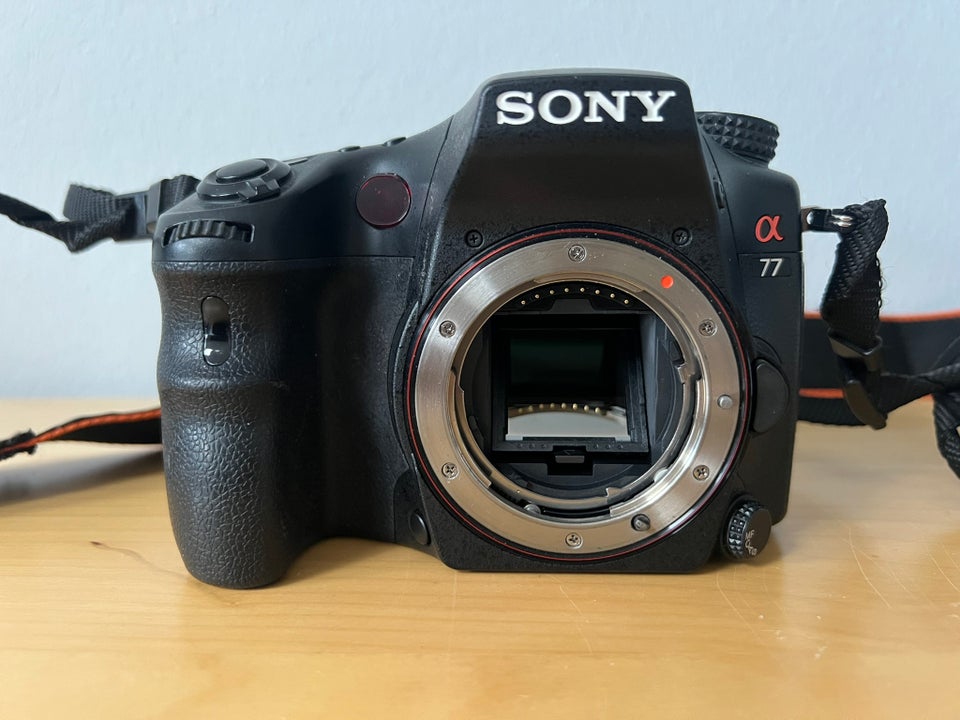 Sony, Alpha 77, spejlrefleks