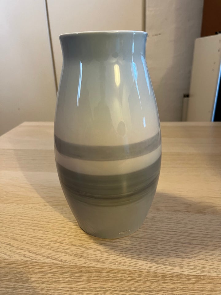 vase, porcelæn, 100 år gl.