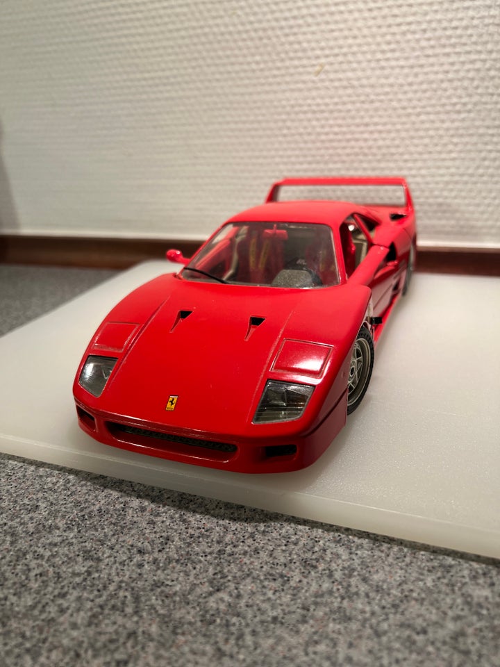 Modelbil, BURAGO FERRARI F 40,