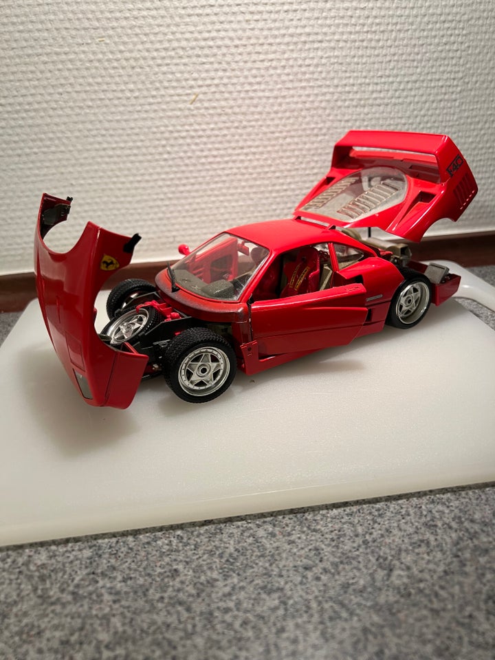 Modelbil, BURAGO FERRARI F 40,