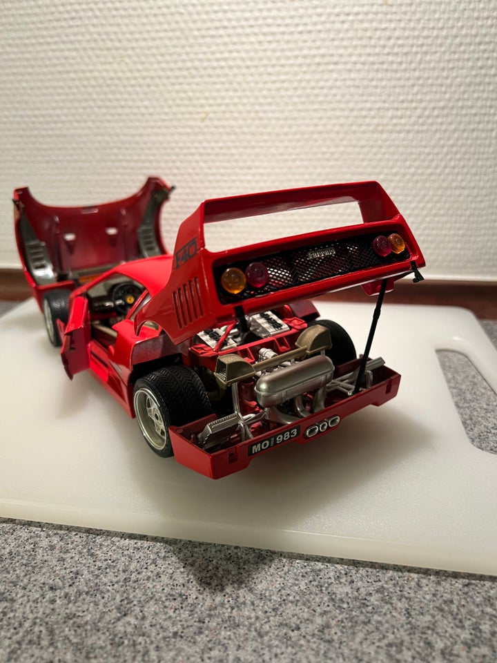 Modelbil, BURAGO FERRARI F 40,