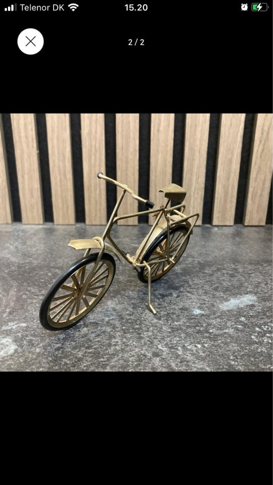 Guldfarvet metalcykel fra 80’erne