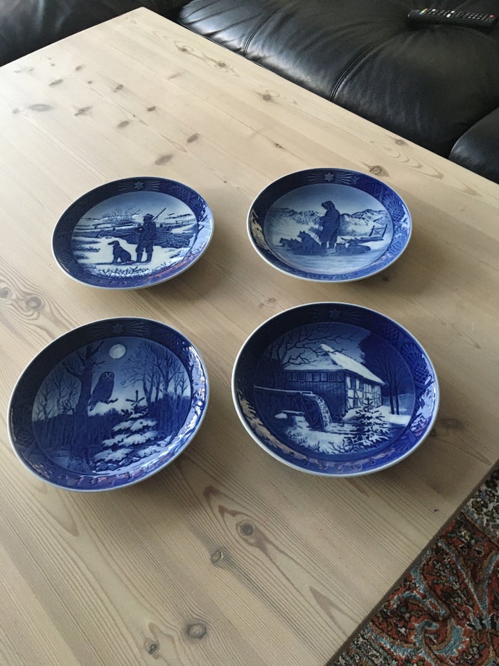 Platter  Royal Copenhagen 1974