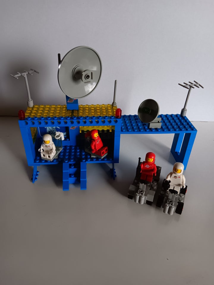 Lego Space, Dele til bl.a.